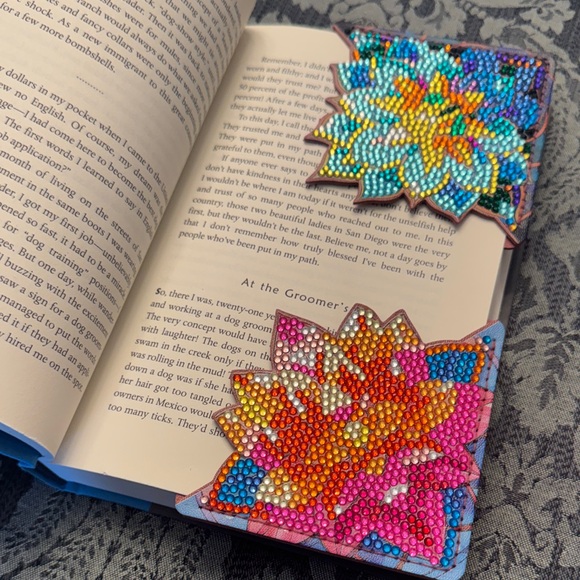 📖 Handcrafted Diamond Art Floral Corner Bookmarks - Set of 2 - Picture 2 of 7